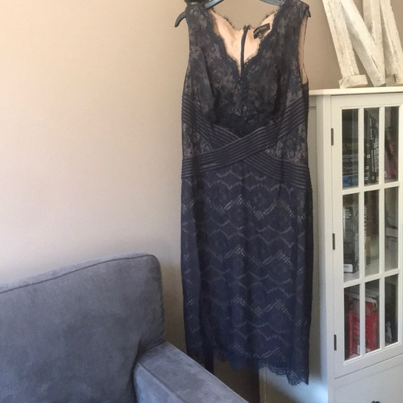 Tadashi shoji lace dress - Picture 3 of 6